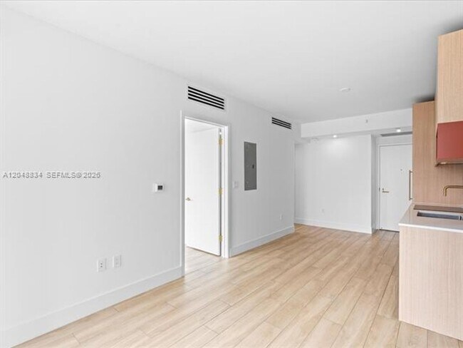 Building Photo - 90 NE 32nd St