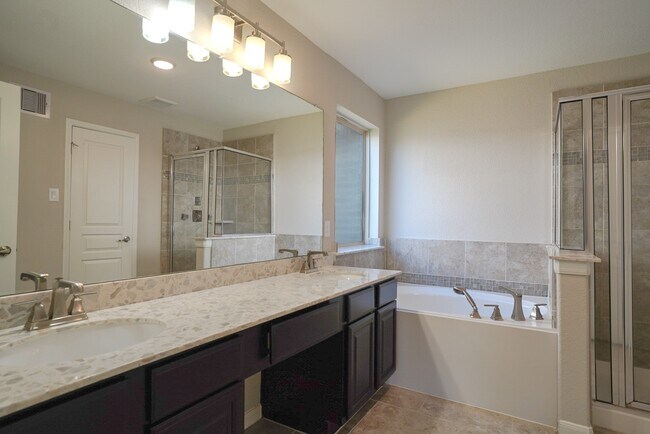 Building Photo - 7818 Lake Commons Dr