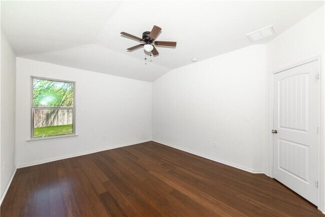 Building Photo - 708 Pinnacle Dr