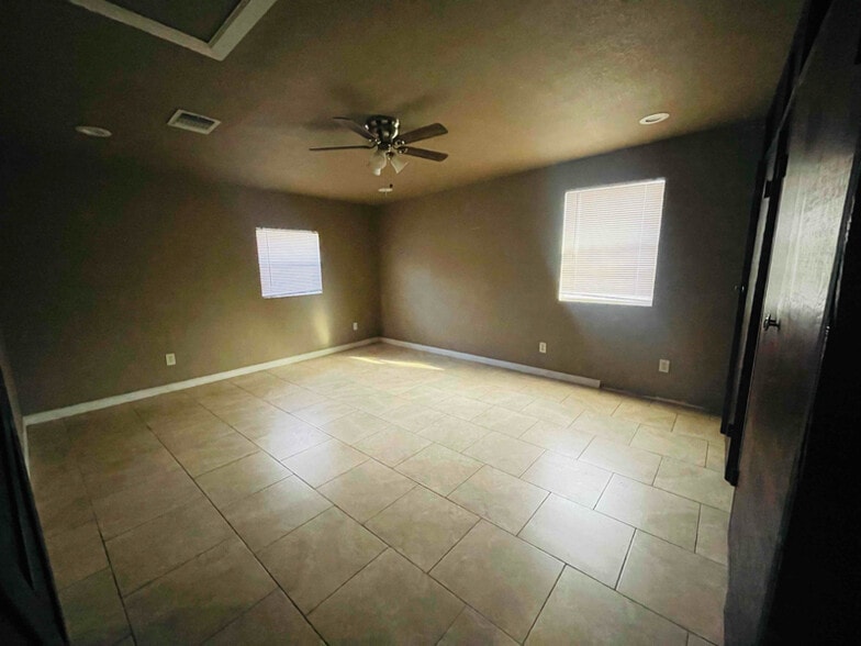 Building Photo - 1416 Vickers Ave