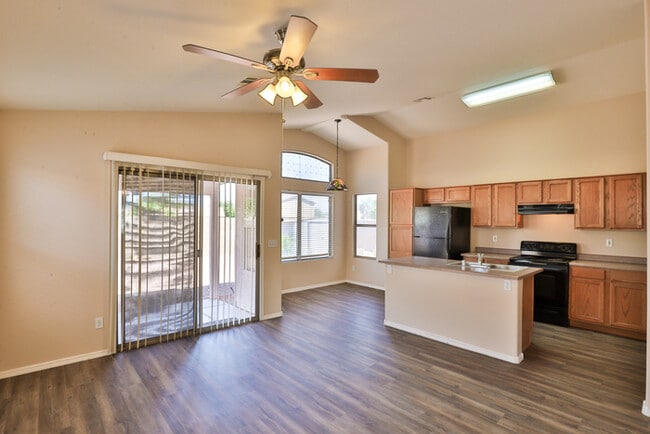 Building Photo - 14919 N 149th Dr