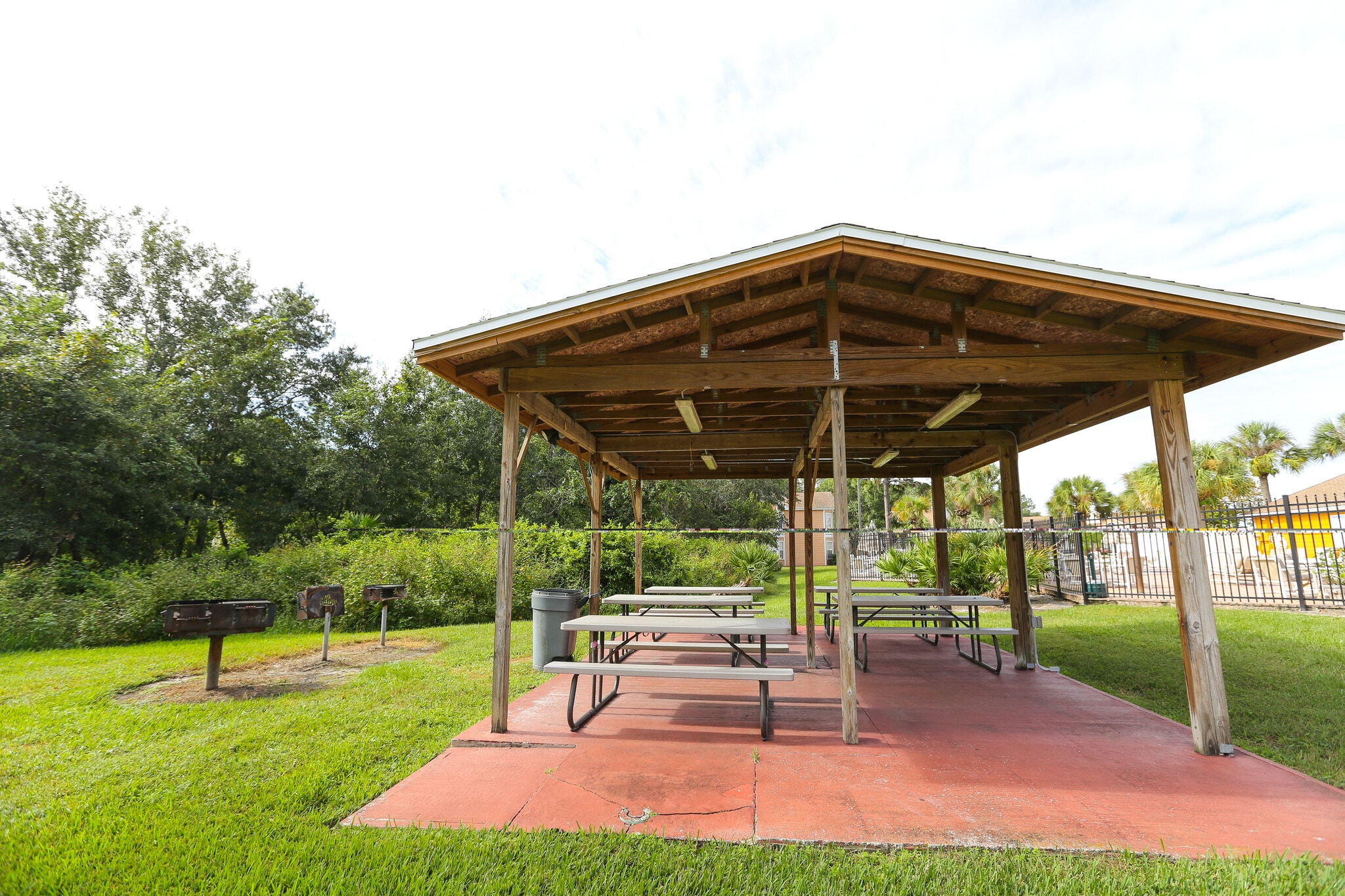 Building Photo - 2489 Sweetwater Club Cir