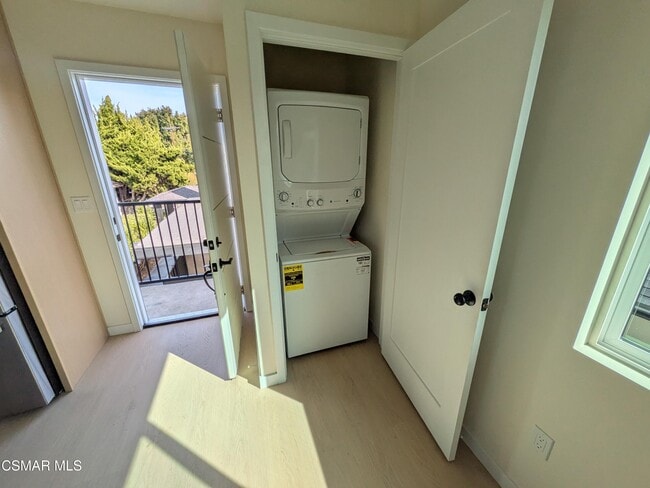 Building Photo - 2617 Veteran Ave