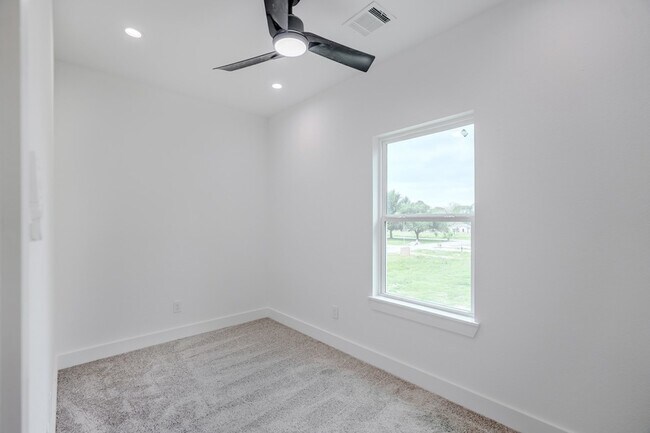 Building Photo - 7903 Sunnyhill St
