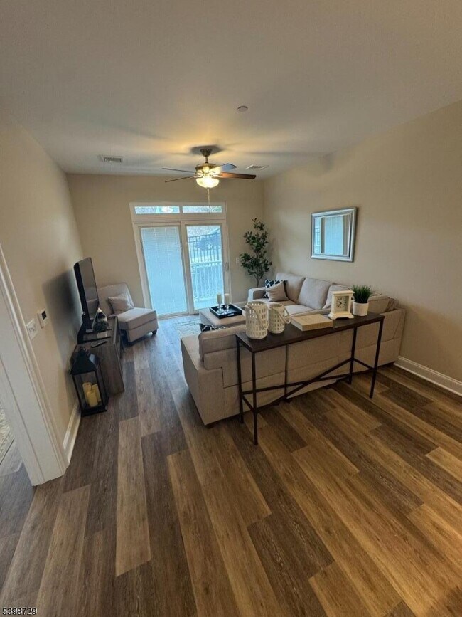 Building Photo - 7 Theta Dr