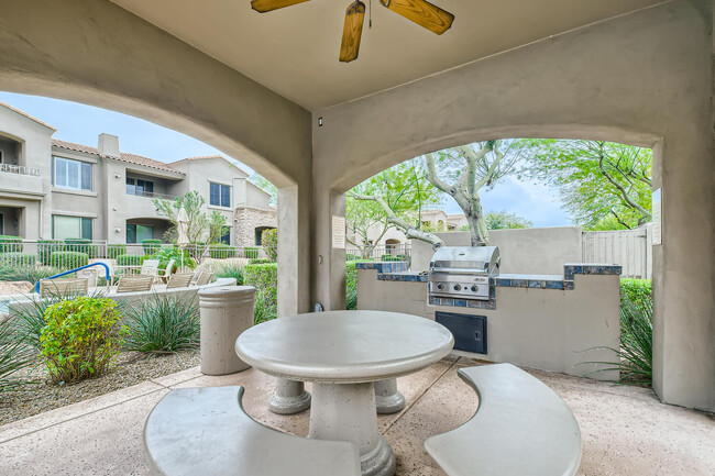 Clubhouse community pool BBQ & picnic area - 19475 N Grayhawk Dr