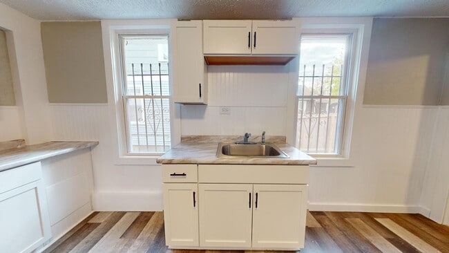 Building Photo - Clark / Fulton Area - 4 Bedrooms - Single ...