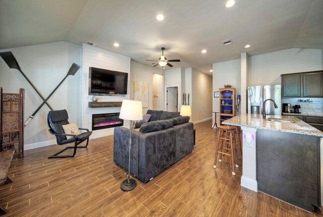 Building Photo - 21707 Crystal Way