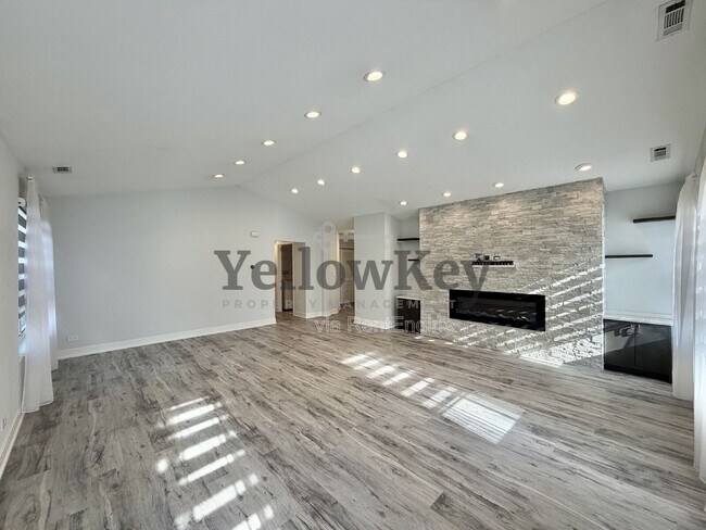 Building Photo - 272 Blue Spruce Ln