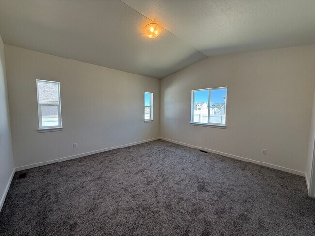 Building Photo - 2138 Brookfield Dr