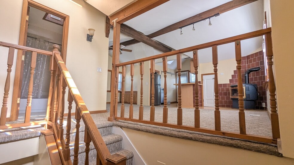 Private stairway entrance - 200 W Irvington Pl