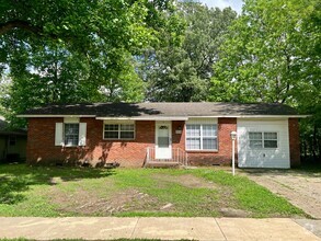 Building Photo - For Rent - 3 Bedroom 1 Bath