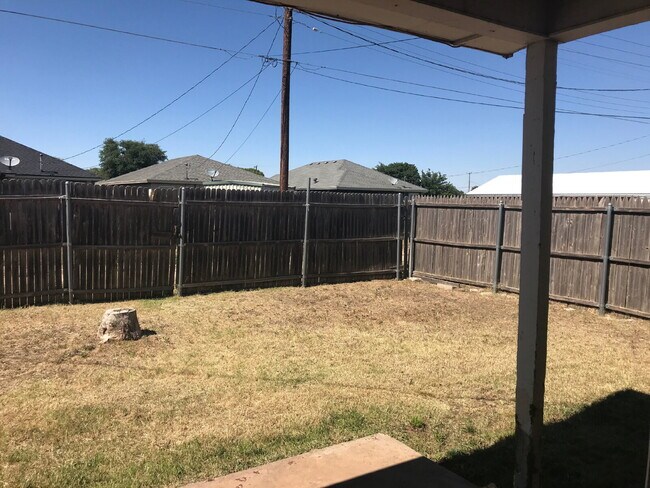 Building Photo - Comfortable 3/2 house in West Lubbock