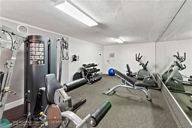 Building Photo - 2151 NE 68th St