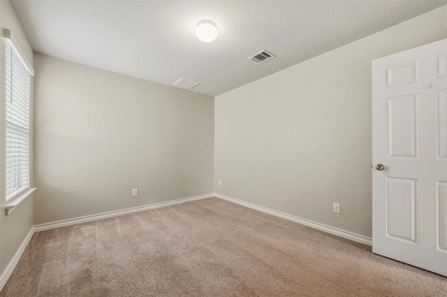 Building Photo - 197 Eves Necklace Dr.