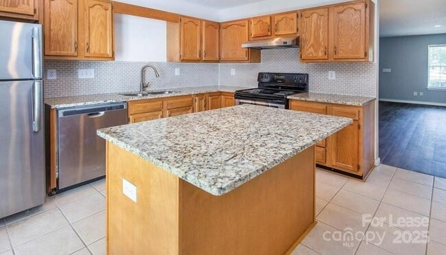 Building Photo - 3134 Summercroft Ln