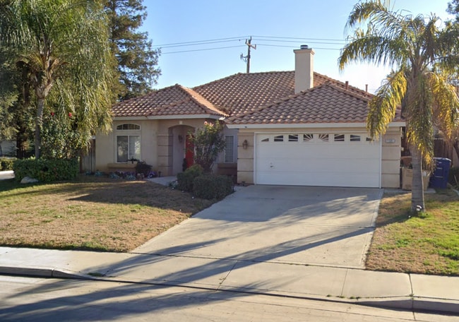 Primary Photo - Make yourself at home in this delightful Bakersfield Single-family home, with 3 bedrooms + studio...