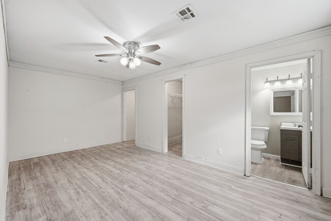 Building Photo - 140 Ambroise St