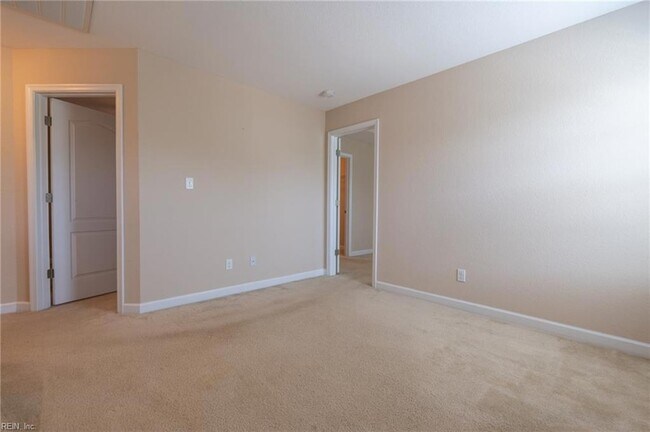 Building Photo - 302 Milton Ct