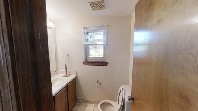 Building Photo - 2872 Elmwood Ave