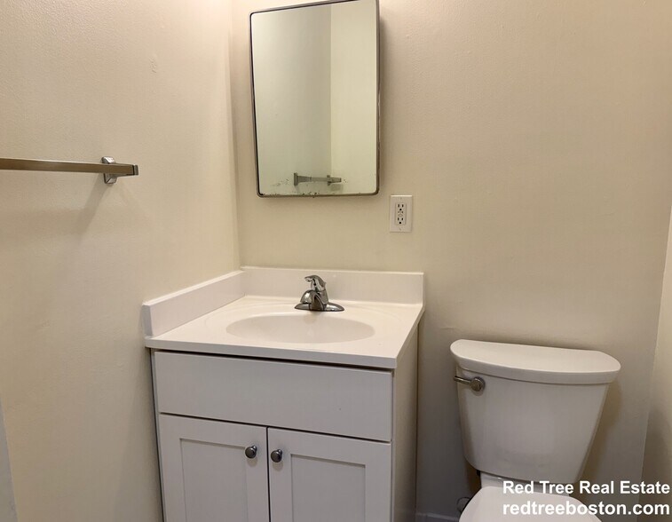 Building Photo - 185 Freeman St