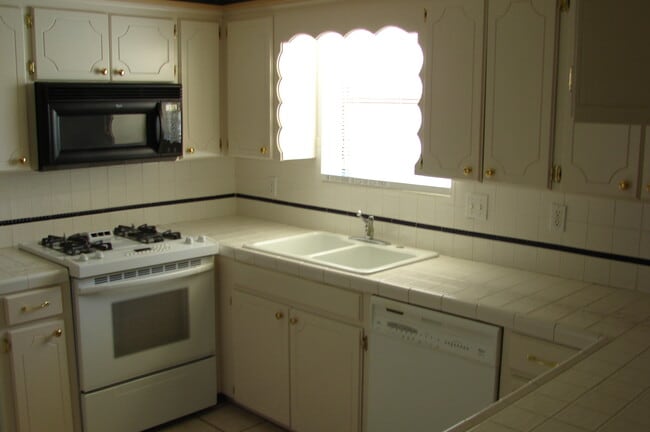 Building Photo - 1815 Nightingale Cir