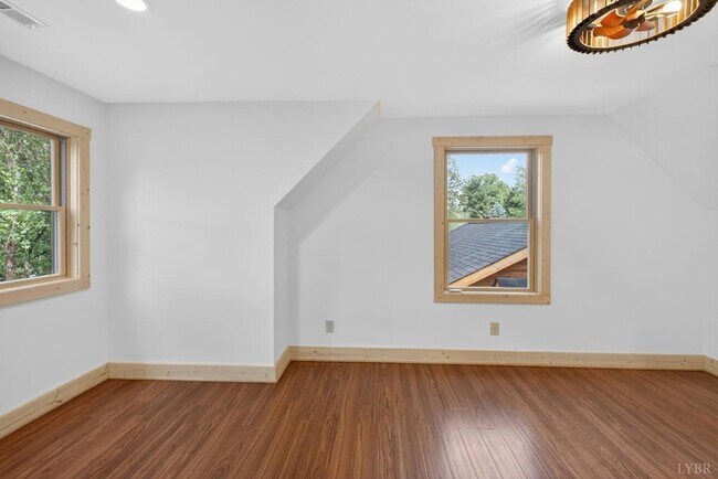 Building Photo - 308 Acres Ct