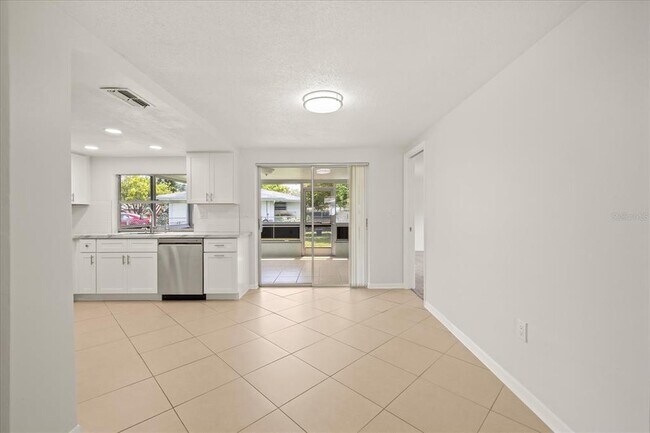 Building Photo - 7751 Cherrytree Ln