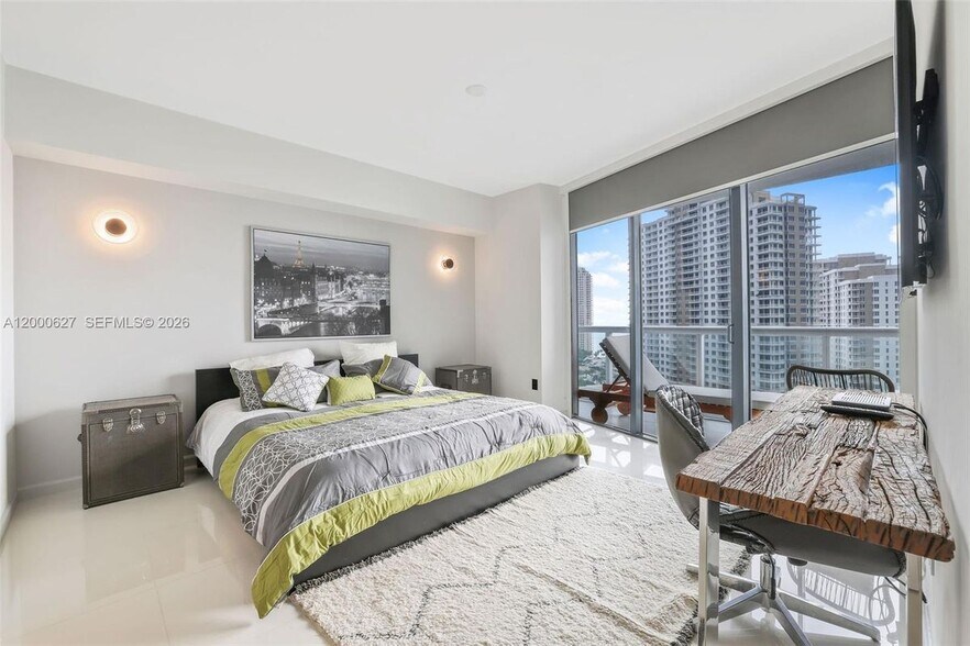 Building Photo - 465 Brickell Ave