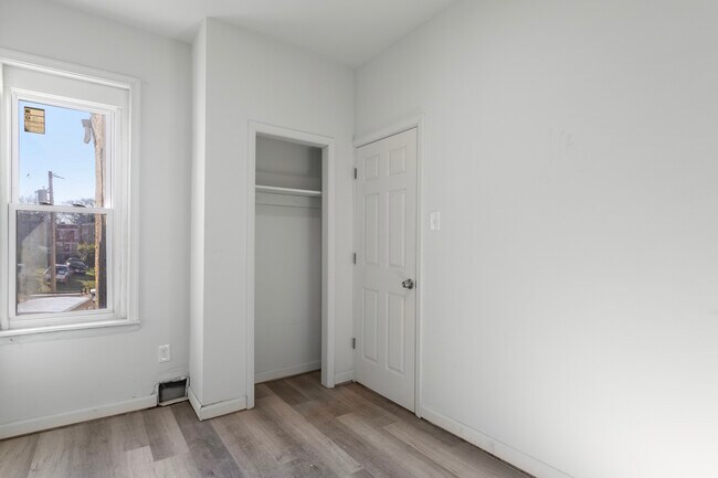 Building Photo - 2350 N Opal St