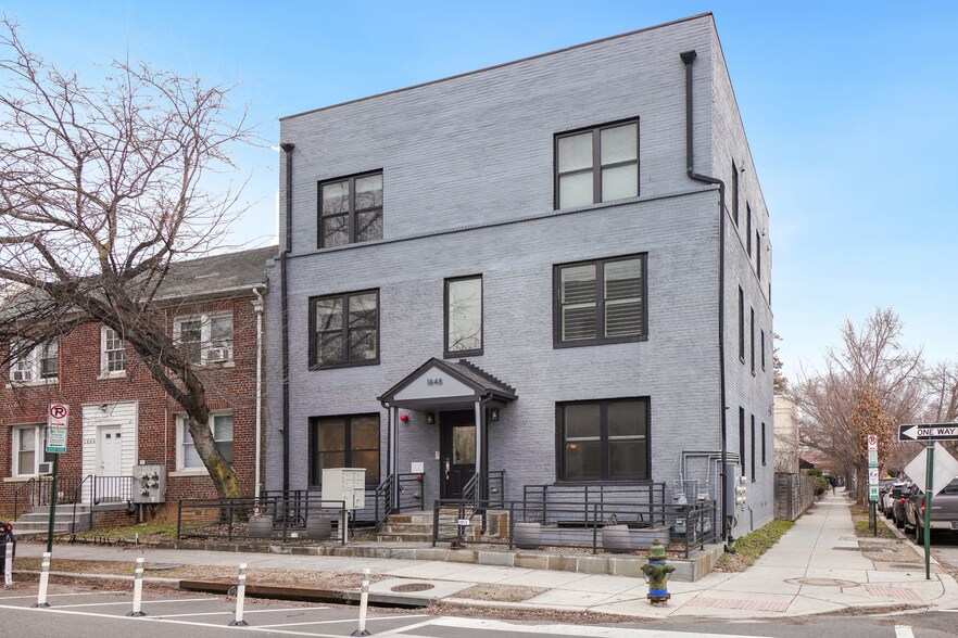 Building Photo - 1848 D St NE