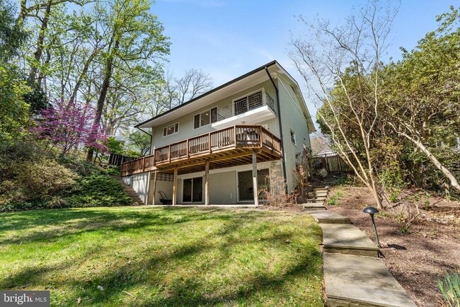 Building Photo - 2820 Ellicott St NW