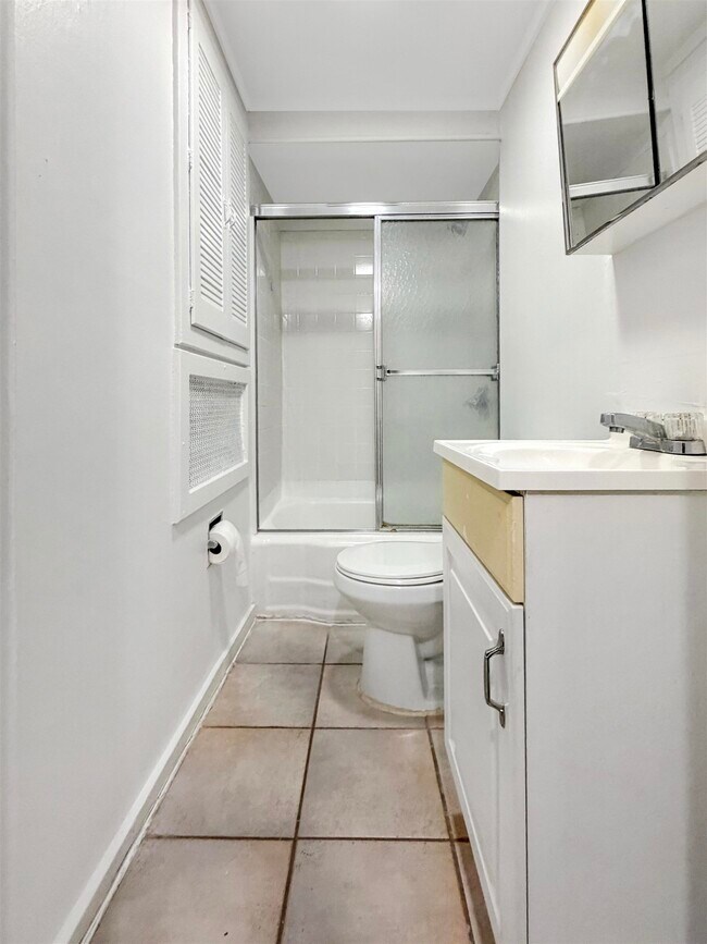 Building Photo - 527 Washington St