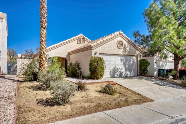Building Photo - Newly painted and new carpet!