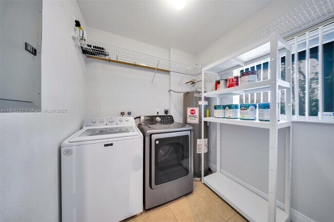 Building Photo - 2814 SW 27th St