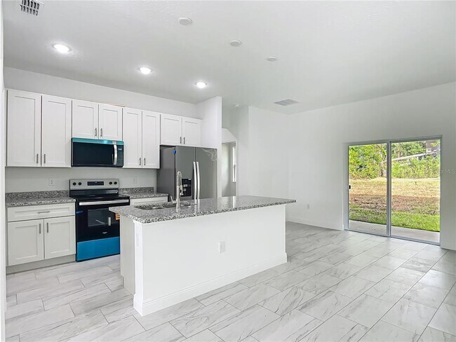 Building Photo - 5736 N Claremont Dr