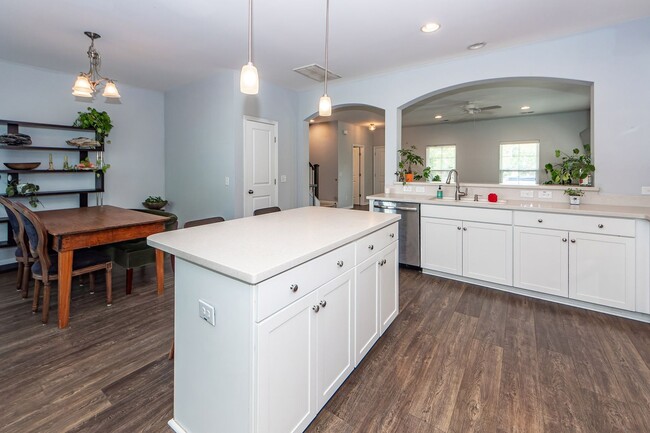 Building Photo - 3 Bedroom 2.5 Bath Single Family Home in W...