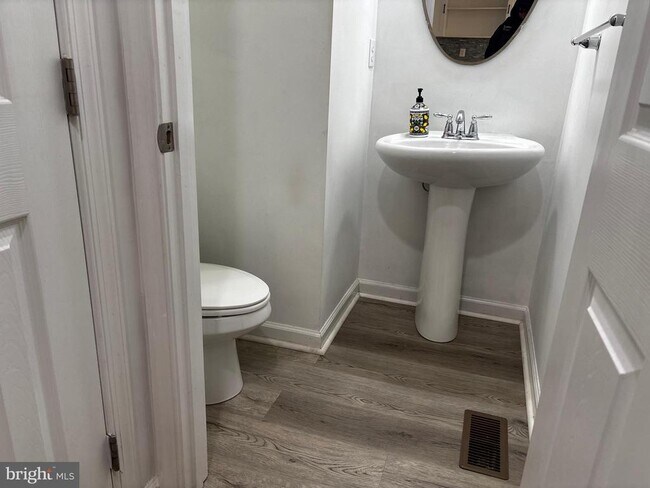 Building Photo - 2919 Lomond Pl