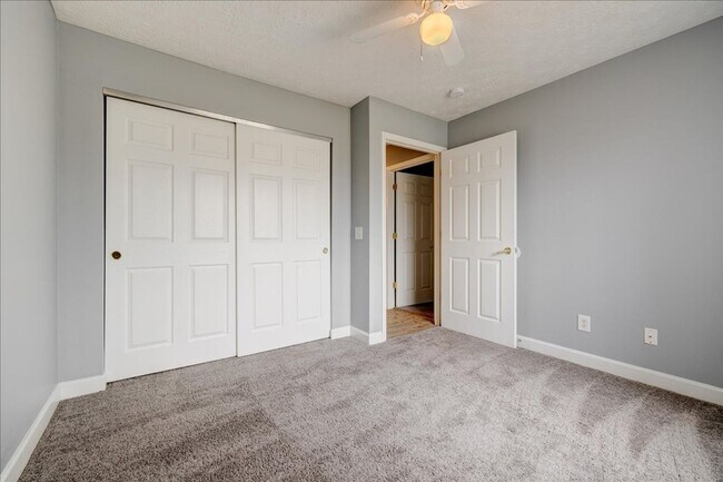 Building Photo - **2 bedroom 2 bath $1199/mo***Evansville, IN*** Pet Friendly**Vaulted Ceilings