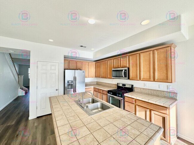 Building Photo - 1/2 Month Free - Look & Lease Same Day!!! Spacious 4-Bedroom 3 Bath, 3 Car Garage Home with Loft,...