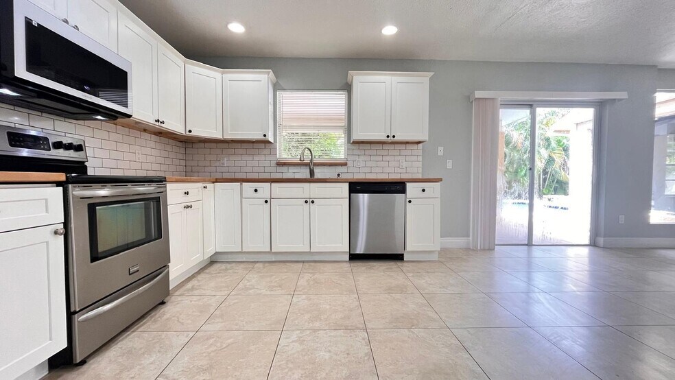 Building Photo - 11535 Sanderling Dr