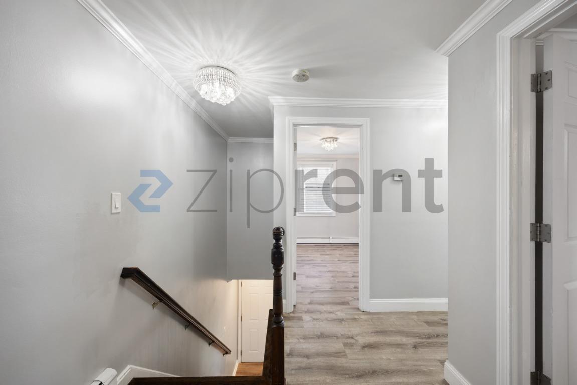 Building Photo - Unit A