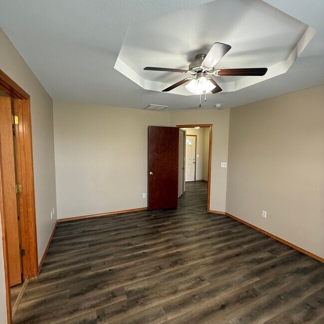 Building Photo - Updated 3 bedroom 2 bathroom home in Clever