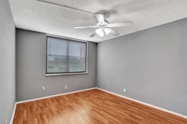 Building Photo - 9460 Poinciana Pl