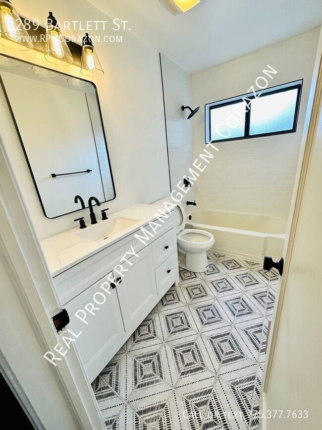 Building Photo - 289 Bartlett St