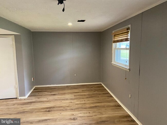 Building Photo - 4911 Poplar Dr
