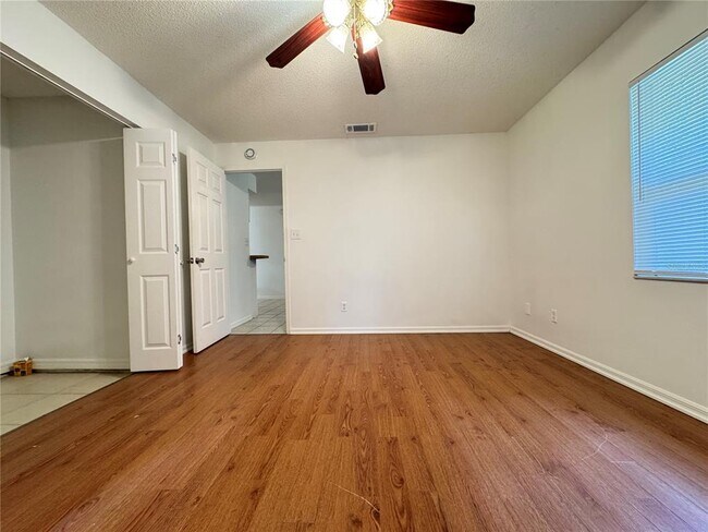 Building Photo - 215 Pinehurst Dr