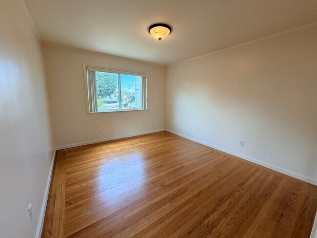 Building Photo - Charming Single Family House Across from McLaren Park
