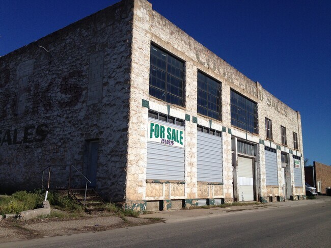 Building Photo - 844 N Gould St