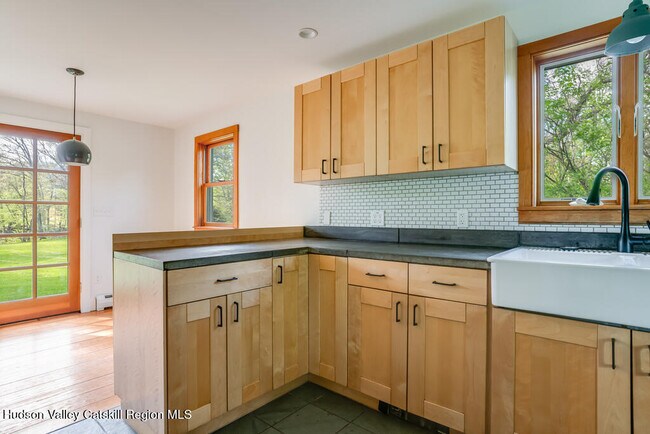 Building Photo - 334 Fish Creek Rd